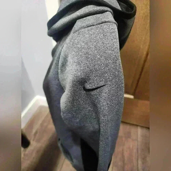Nike Women’s Therma-Fit Hoodie Sweatshirt Size Small Charcoal Grey - Picture 2 of 4